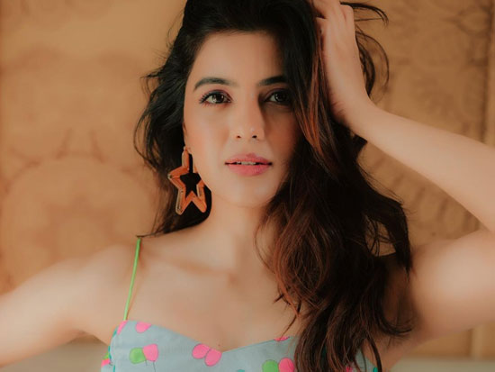 Vivacious Poses Of Amritha Aiyer